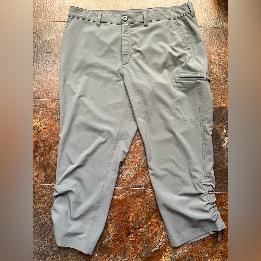 Women’s Eddie Bauer gray rip stop crop capri cargo hiking trail pant. Size 14 - Picture 5 of 16